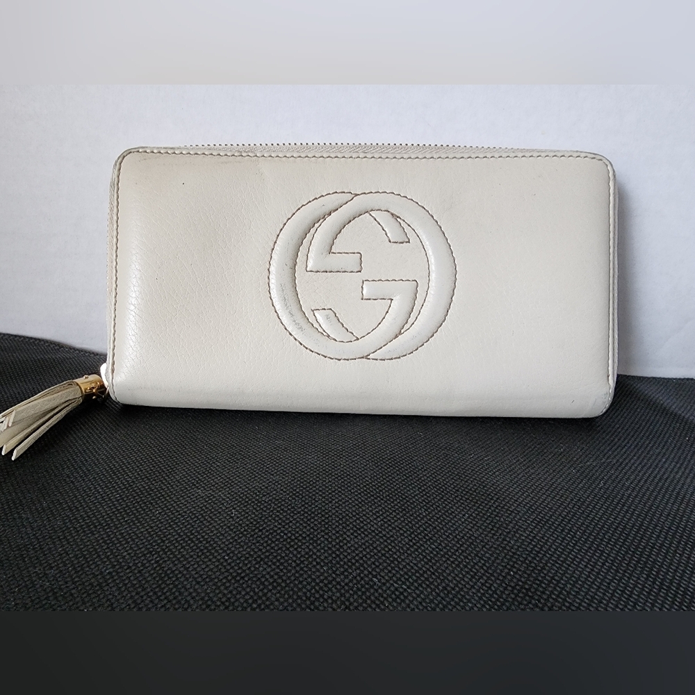 Gucci Soho Pebbled Calfskin Long Zippy Wallet, EUC